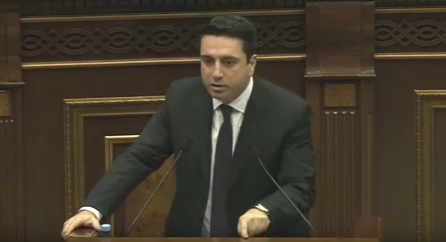 Դպրոցներն էդ վիճակում են, որովհետև Դուք ստեղ նստած կնոպկա եք սեղմել․ Սիմոնյանը՝ Զոհրաբյանին