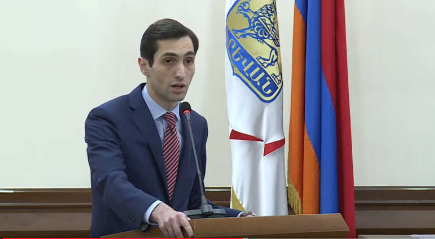 Իմ բանավեճը Ձեր քաղաքական ծնողների հետ է․ Խաժակյանը Կենտրոնի թաղապետին պատասխանեց Փաշինյանի խոսքերով