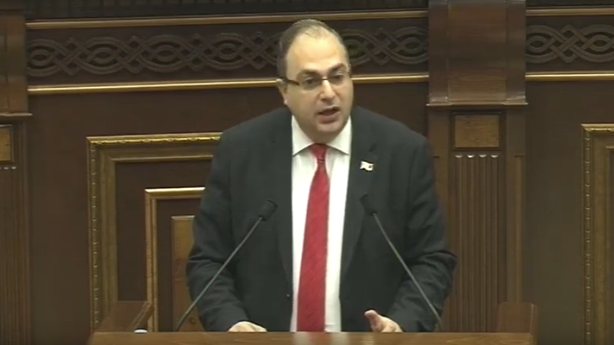 Չգիտեմ՝ քանի սահմանադրագետ գերեզմաններում կֆռռա․ Վարդանյանը՝ Մարուքյանին