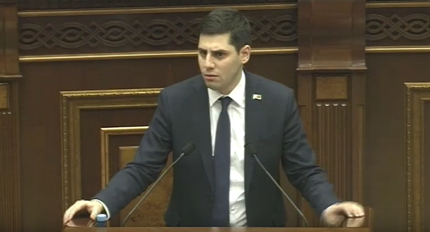 Մնում էր մի հատ էլ որոշեք՝ ով ինչ օրենք բերի․ հասանք, իջեք․ Գրիգորյանը՝ Սամսոնյանին