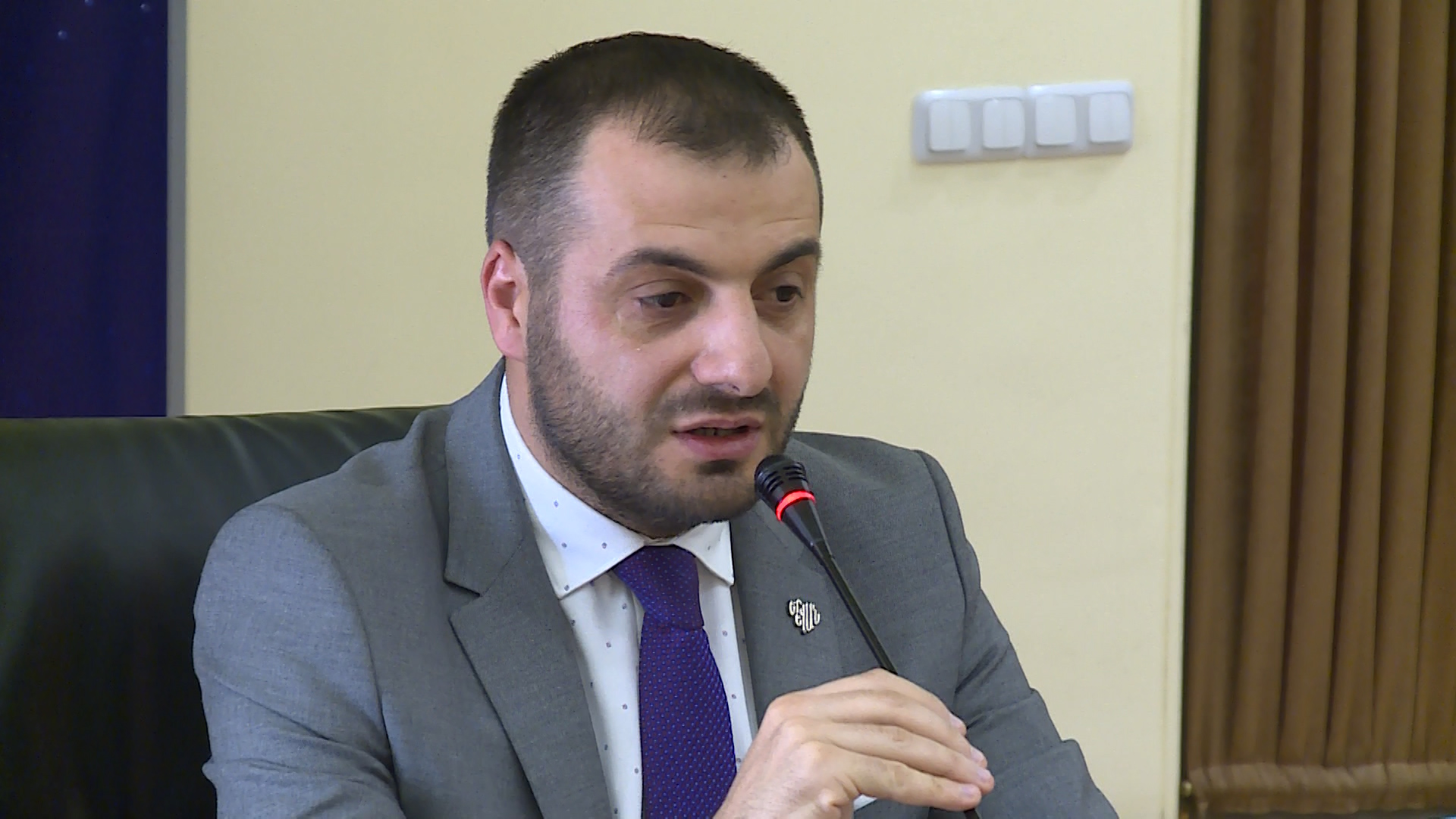 Գյումրիի մասին խոսելը, Գյումրիով մտահոգվելը շատ թրենդային է, բոլորը սկսել են մտահոգվել, անհանգստանալ Գյումրիով. Վիրաբյան