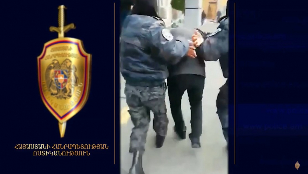Տղամարդը կնոջ մասին արատավորող տեղեկություններ չհրապարակելու դիմաց 9.6 մլն դրամ և 3 մլն դրամի զարդեր է ստացել և հերթական 1.7 մլն-ը շորթելու պահին բռնվել