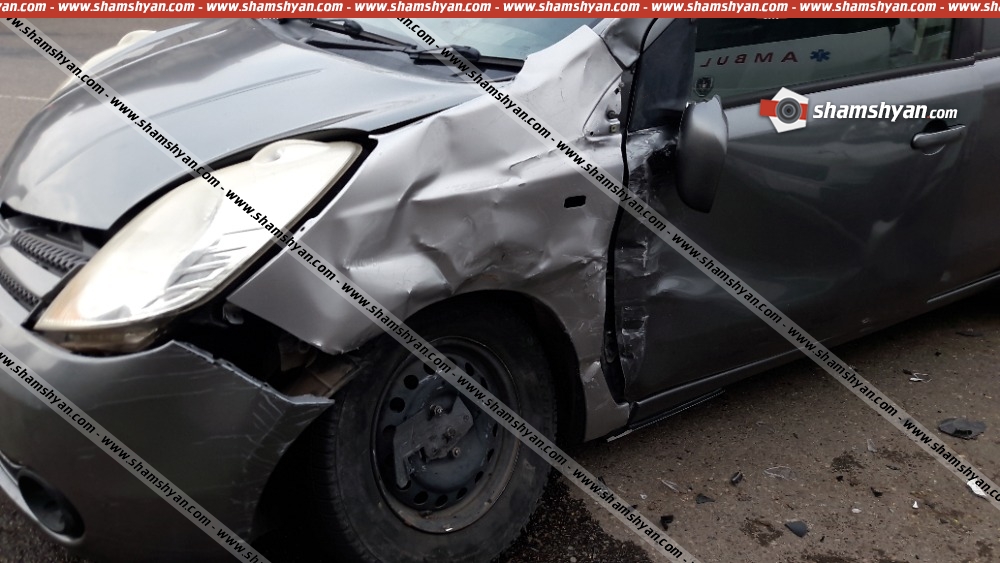 Լոռու մարզում բախվել են Nissan-ը և շտապօգնության ավտոմեքենան. բժշկուհին տեղափոխվել է հիվանդանոց 