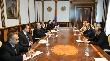 Արմեն Սարգսյանը հանդիպել է «Լուսավոր Հայաստան» խմբակցության ներկայացուցիչների հետ 