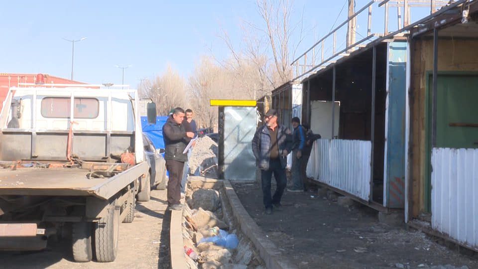 «Հյուսիսային մաքսատուն» վարչության հարակից տարածքում տեղադրվել են տնակներ և զավթել համայնքապատկան հողատարածքներ. Գյումրու քաղաքապետարան