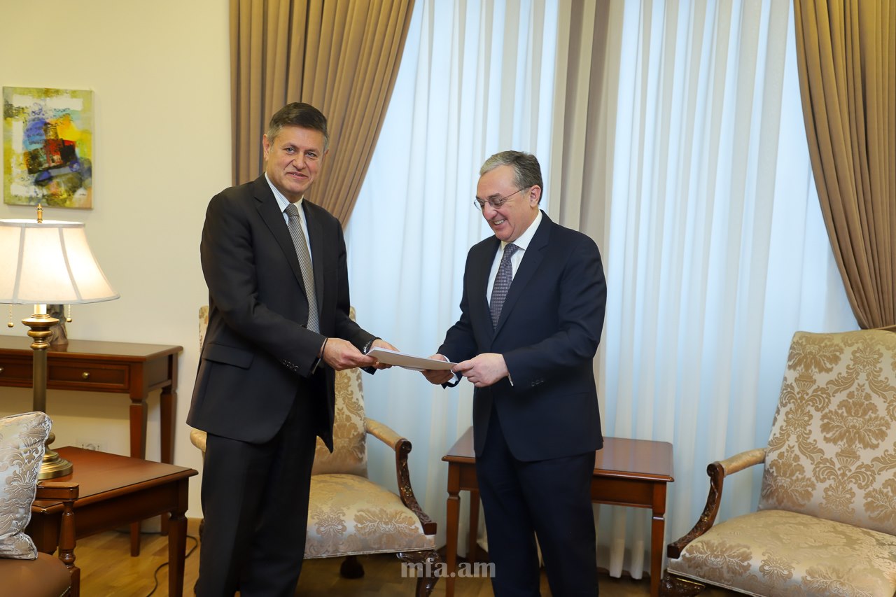 Զոհրաբ Մնացականյանը և Հունաստանի դեսպանը քննարկել են երկու երկրների համագործակցությանն առնչվող հարցեր