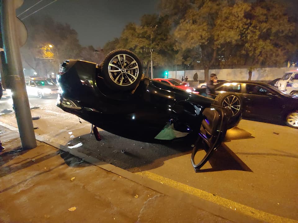 Երևանում բախվել են BMW X6-ն ու մարդատար Газель-ը. կան վիրավորներ