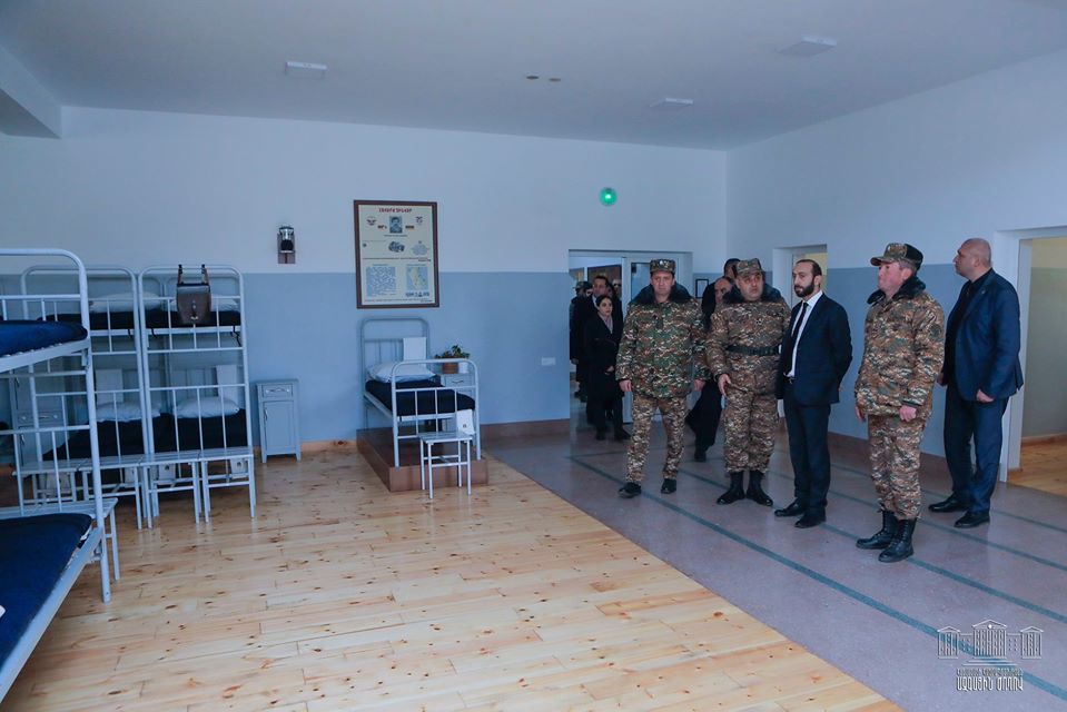 Արարատ Միրզոյանն այցելել է Արցախի ՊԲ զորամասերից մեկը