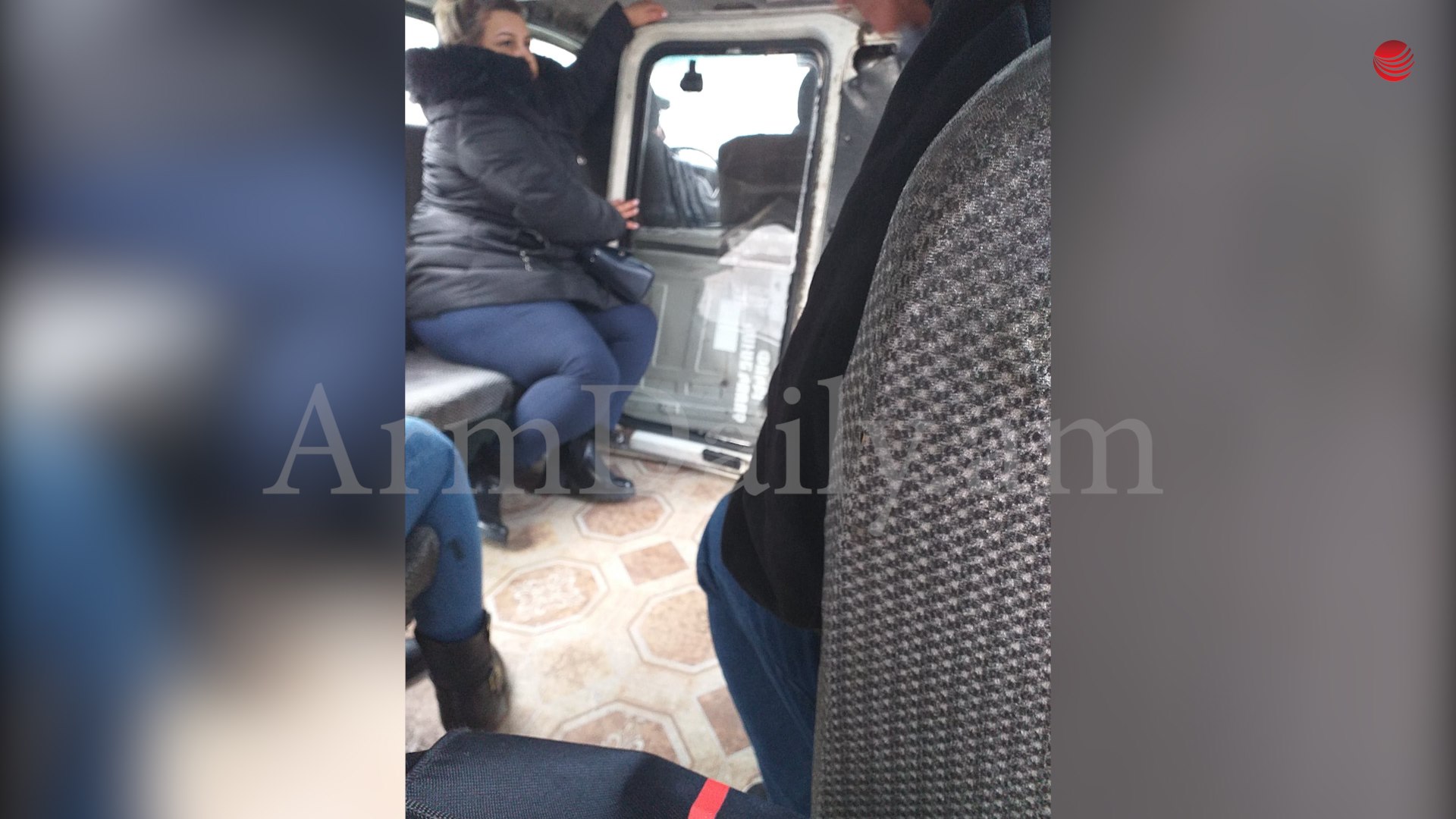 Երթուղայինի դուռը ընկավ հենց ընթացքի ժամանակ