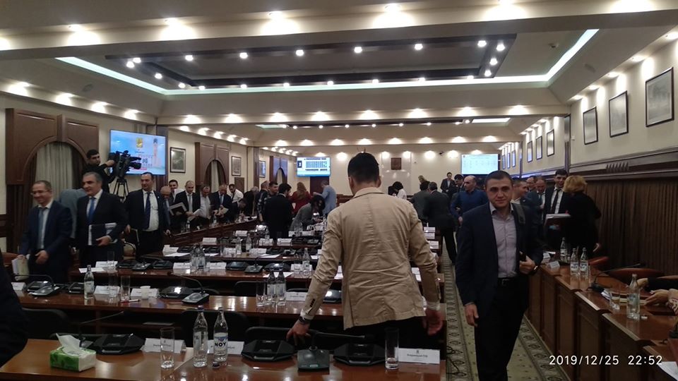 Ավագանու նիստը տևել է 11 ժամ, 52 րոպե․ Հակոբ Կարապետյանը՝ նոր ռեկորդի մասին