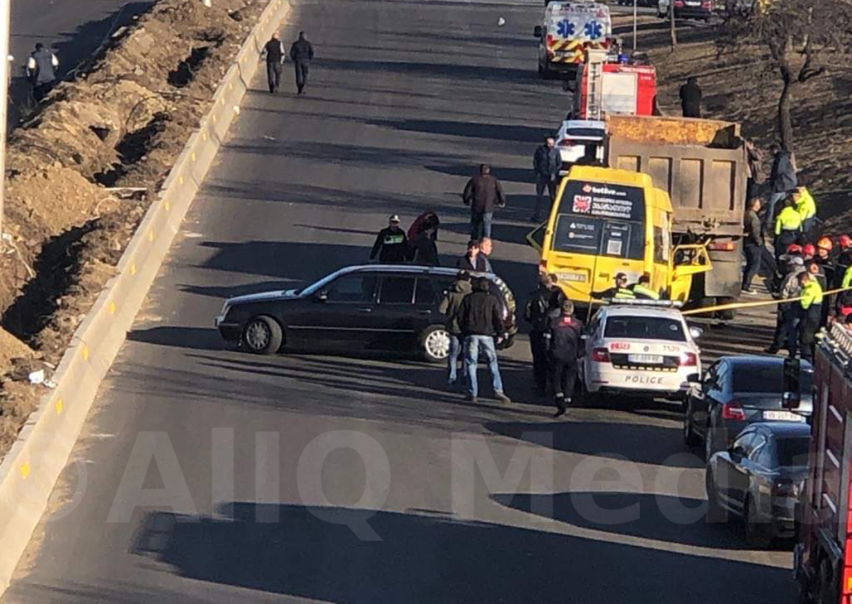 1 զոհ, 14 վիրավոր. Թբիլիսիում միկրոավտոբուս է վթարի ենթարկվել