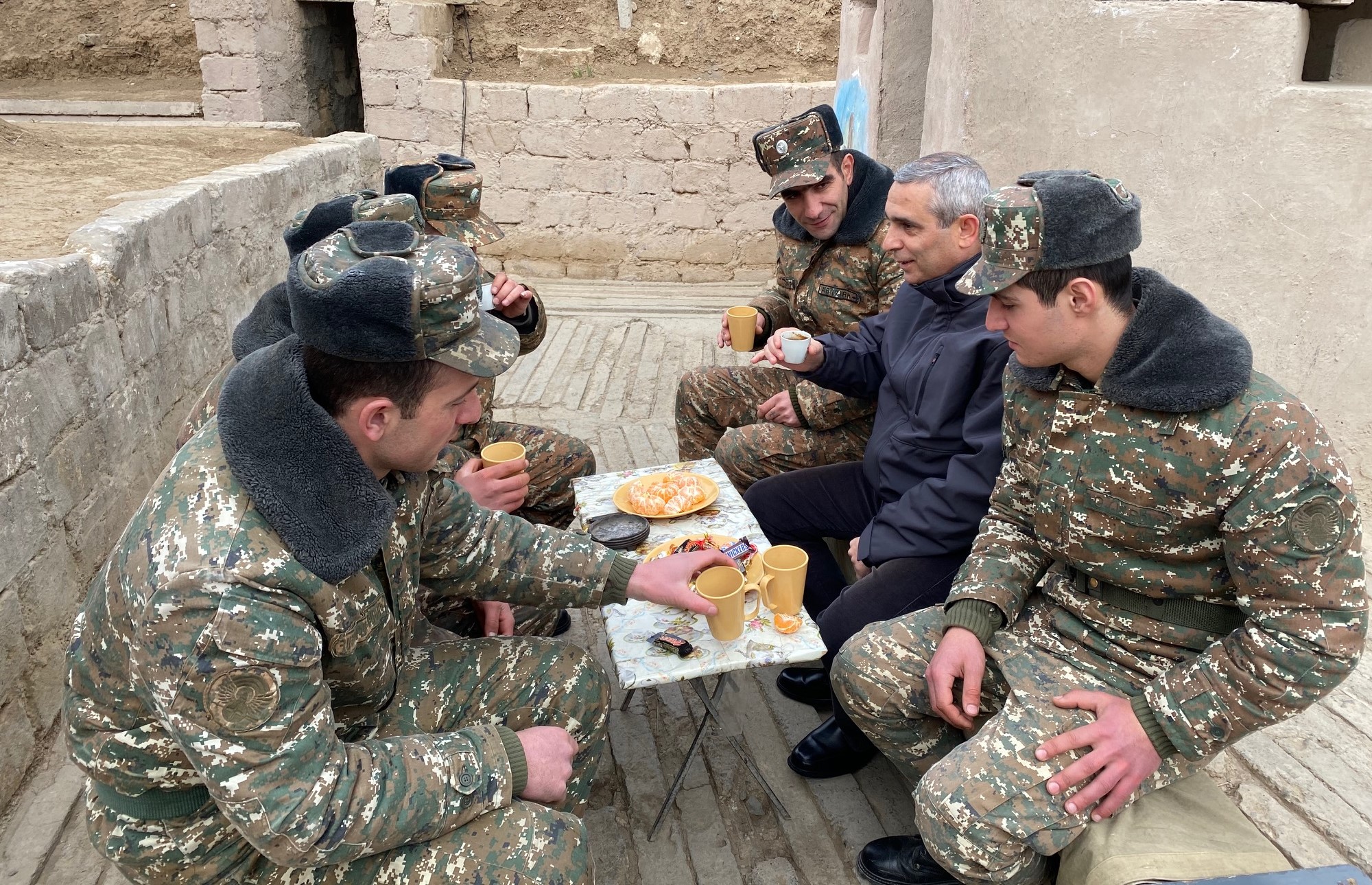 Ամենահամով սուրճը առաջնագծում պատրաստվածն է. Մասիս Մայիլյանը առաջնագծից լուսանկար է հրապարակել