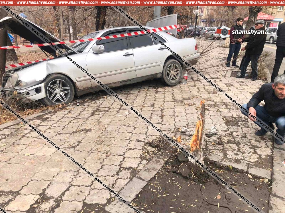 Գյումրիում 23-ամյա վարորդը Mercedes-ով դուրս է եկել երթևեկելի գոտուց, բախվել ծառին. կա վիրավոր