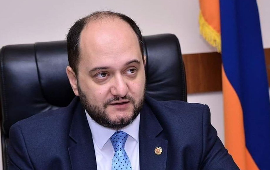 Տոնական օրերին գնալու եմ մի քանի ներկայացումներ դիտելու, նվիրելու եմ տոմսեր. Արայիկ Հարությունյան