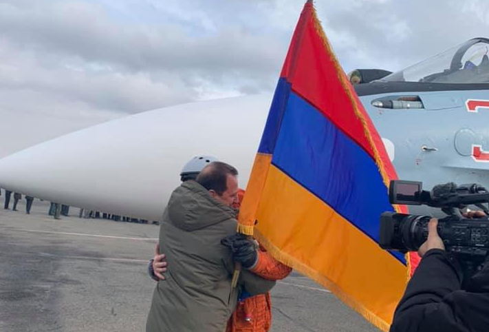 Այ սա նվեր էր ծննդյան օրվա կապակցությամբ. Արծրուն Հովհաննիսյանը` Դավիթ Տոնոյանին