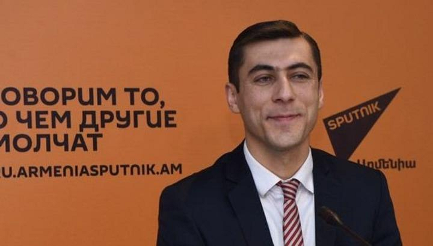 Օրերից մի օր, ձյուն գալու է, լու է, լու է, լու է, լու է. Սուրենյանի երգն Ամանորի մասին