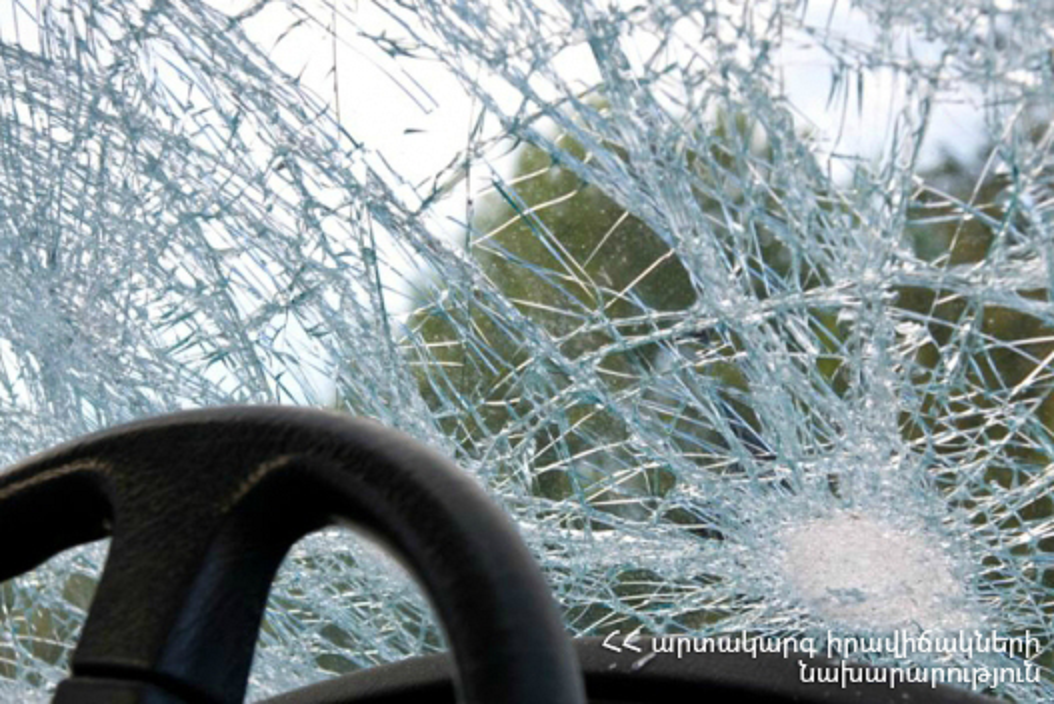 Սպիտակ-Ապարան ավտոճանապարհին Mercedes C ավտոմեքենան դուրս է եկել երթևեկելի հատվածից և ընկել ձորը. կան տուժածներ
