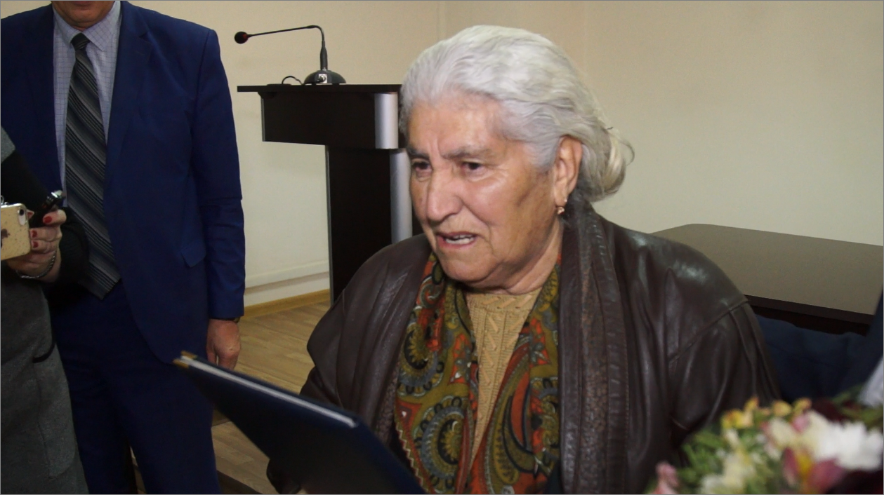 «Ինչղօր Քիմ Քարդաշյանը էղնիմ»․ Վահանդուխտ տատի հումորը