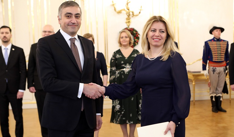 Դեսպան Պապիկյանն իր հավատարմագրերն է հանձնել Սլովակիայի նախագահին