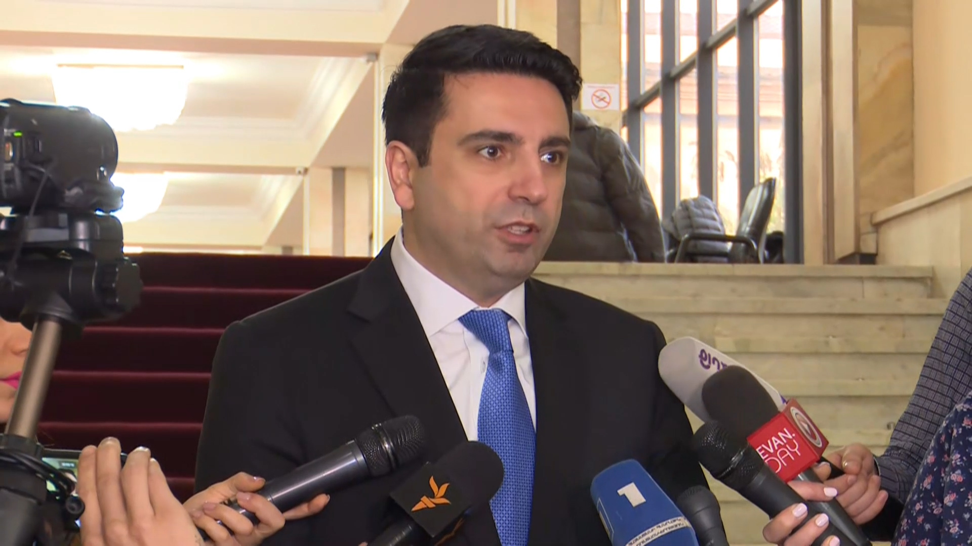 Ալեն Սիմոնյանը՝ 10 մլն դրամով արագացված զինծառայություն անցնելու նախագծի մասին