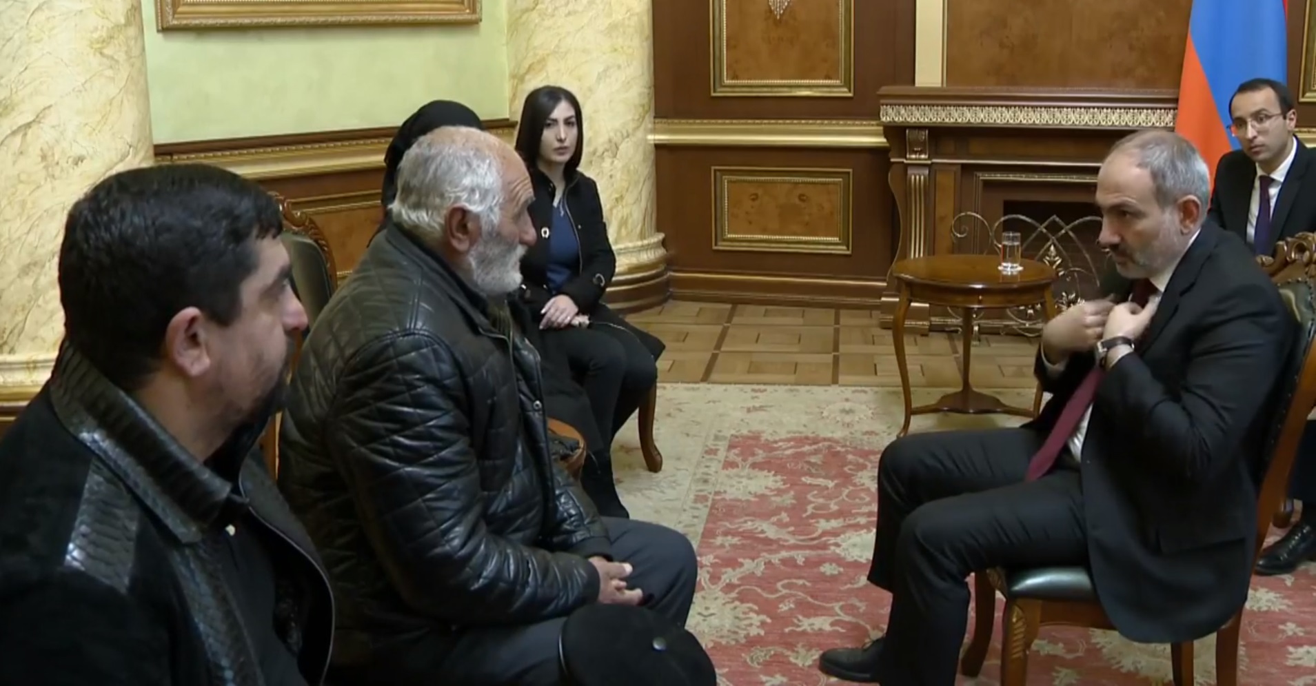 Վարչապետի հանդիպումը զոհված զինծառայող Արթուր Աջամյանի հարազատների հետ