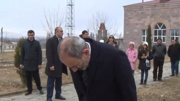 Նիկոլ Փաշինյանն այցելել է Շիրակամուտ՝ հարգանքի տուրք մատուցելու երկրաշարժի զոհերի հիշատակին