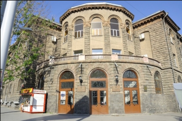 Արտակարգ դեպք Երևանում. մայրը պնդում է, որ բժիշկների մեղքով իր զույգ պտուղներից մեկը մահացել է