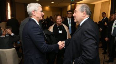 Նախագաhը Դավոսում հանդիպել է Apple ընկերության գլխավոր գործադիր տնօրեն Թիմ Քուքի հետ