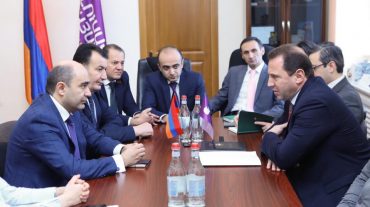«Լուսավոր Հայաստան»-ի անդամները Դավիթ Տոնոյանի հետ քննարկել են ապագա բարեփոխումներին վերաբերող օրակարգային հարցեր