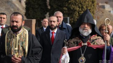 Արարատ Միրզոյանը Վանաձորում հարգանքի տուրք է մատուցել Արցախի հերոսամարտի նահատակների հիշատակին