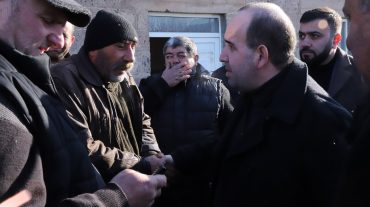 Շիրակի մարզպետը հանդիպել է պարտադիր սպանդանոցային մորթի անցման որոշումից դժգոհ բնակիչների հետ