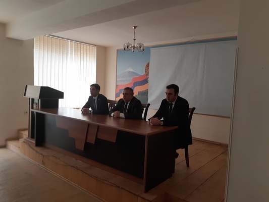 Արարատի մարզպետը և ՍԱՏՄ ղեկավարը հանդիպել են մարզի ֆերմերների հետ