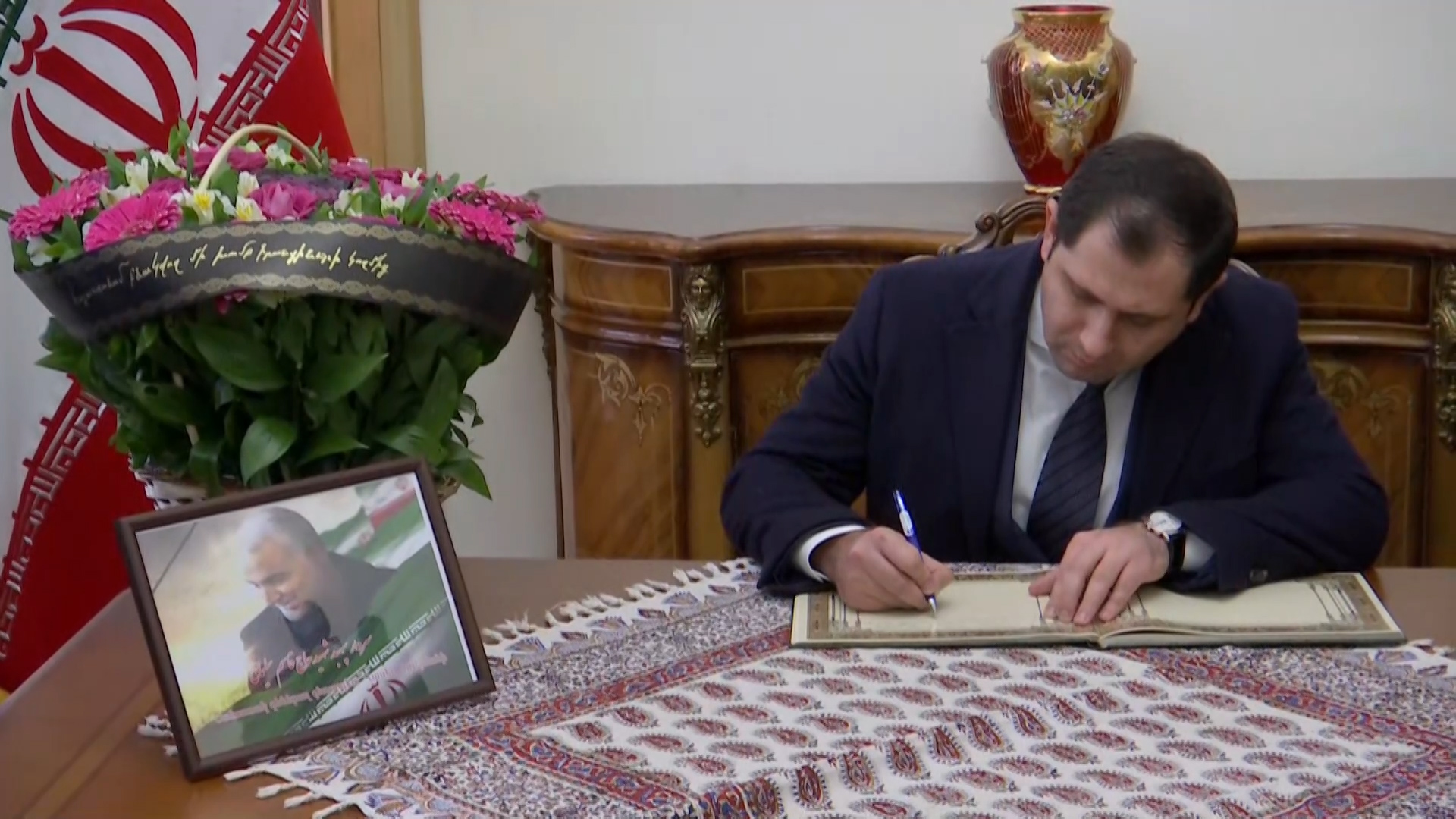 Հայաստանում Իրանի դեսպանատան «սգո մատյանում» գրառումներ են արել իշխանության ներկայացուցիչները