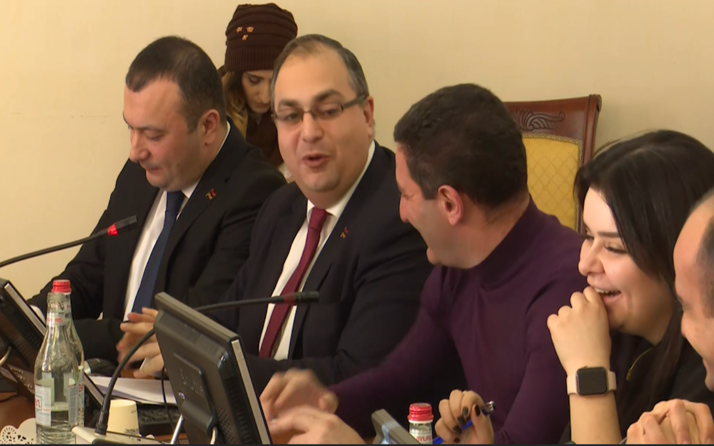 Մենք էլ էդ ուղղությամբ ենք քայլում, որ լուսավոր լինենք և բարգավաճենք. ինչի՞ շուրջ են սրամտում պատգամավորները