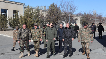 Սուրբ Ծննդյան տոնի առթիվ Տիգրան Ավինյանն այցելել է առաջնագիծ