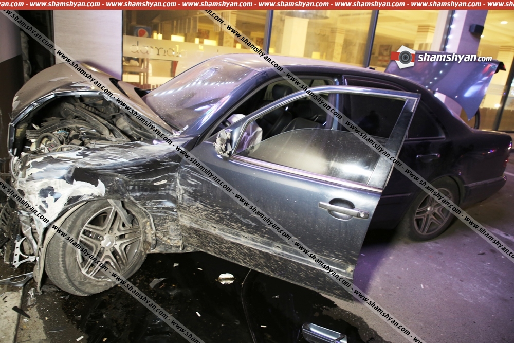 Կոտայքի մարզում բախվել են Lexus-ն ու Mercedes-ը. կա վիրավոր