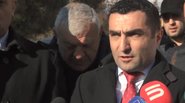Եղվարդի ծննդատունը դեռ կշարունակի գործել․ բողոքավորների հետ հանդիպել է Կոտայքի մարզպետը