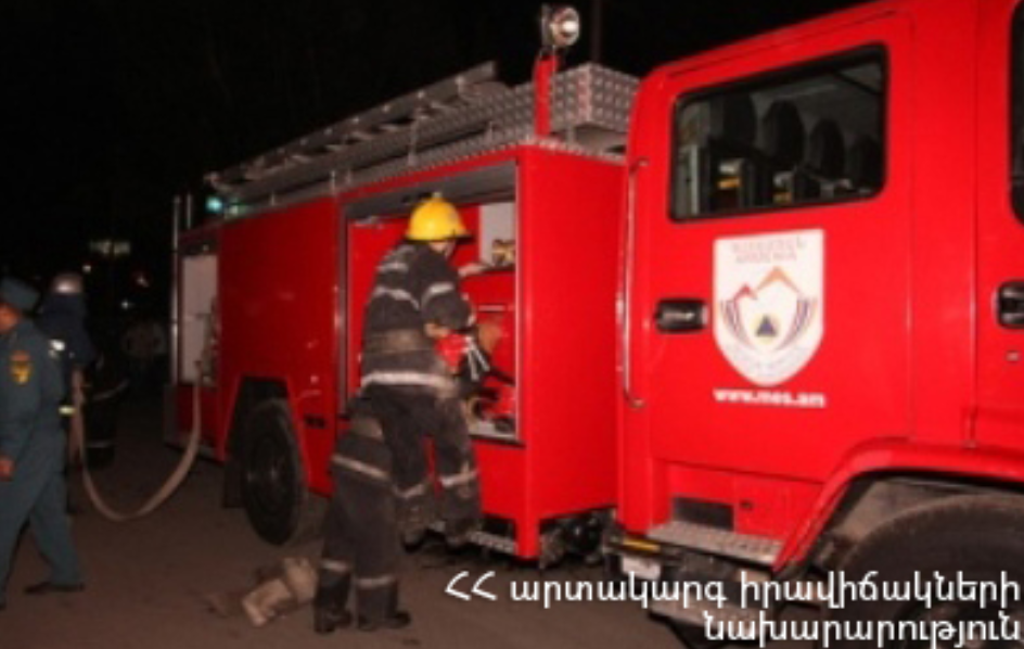 Մաշտոցի պողոտայում մեքենա է այրվում, դեպքի վայր է մեկնել 2 մարտական հաշվարկ