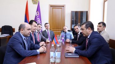 Էդուարդ Մարտիրոսյանը հանդիպել է «Լուսավոր Հայաստան»-ի պատգամավորների հետ