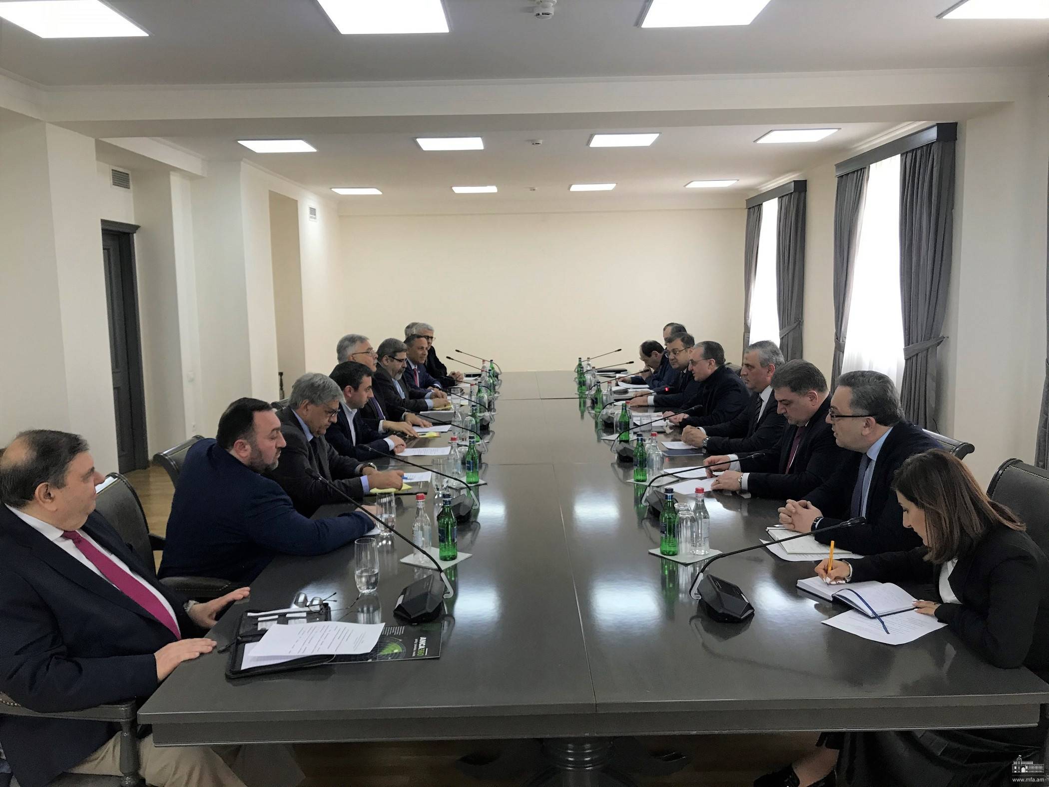 Մնացականյանը Հայ դատի հանձնախմբին ներկայացրել է ՀՀ արտաքին քաղաքականության առաջնահերթությունները