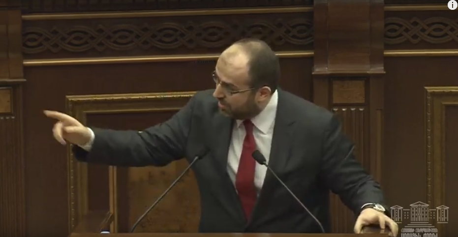Ձեր տեքստը գրողները դեմ էին հէկերին, երբ դրամաշնորհ ստացան, սկսեցին պաշտպանել․ նախարարը՝ պատգամավորին