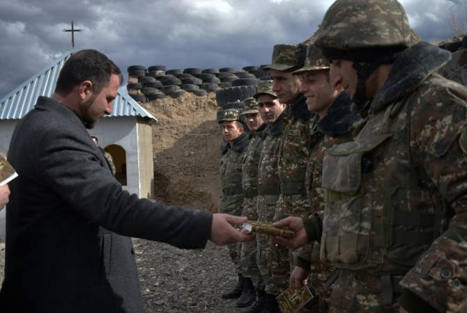 Սուրբ Սարգսի տոնի առթիվ հոգևորականներն այցելել են մարտական հենակետեր
