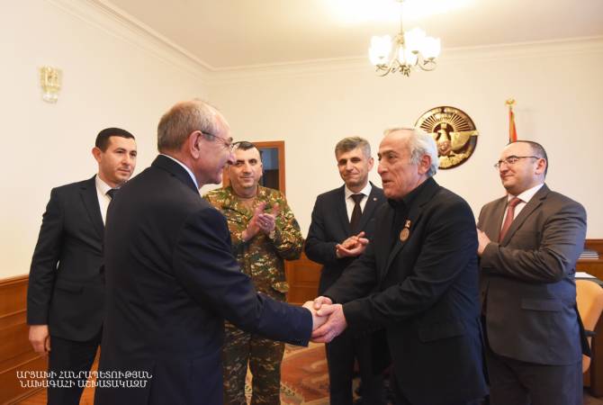 Բակո Սահակյանը «Վաչագան Բարեպաշտ» մեդալ է շնորհել կինոռեժիսոր Սամվել Թադևոսյանին