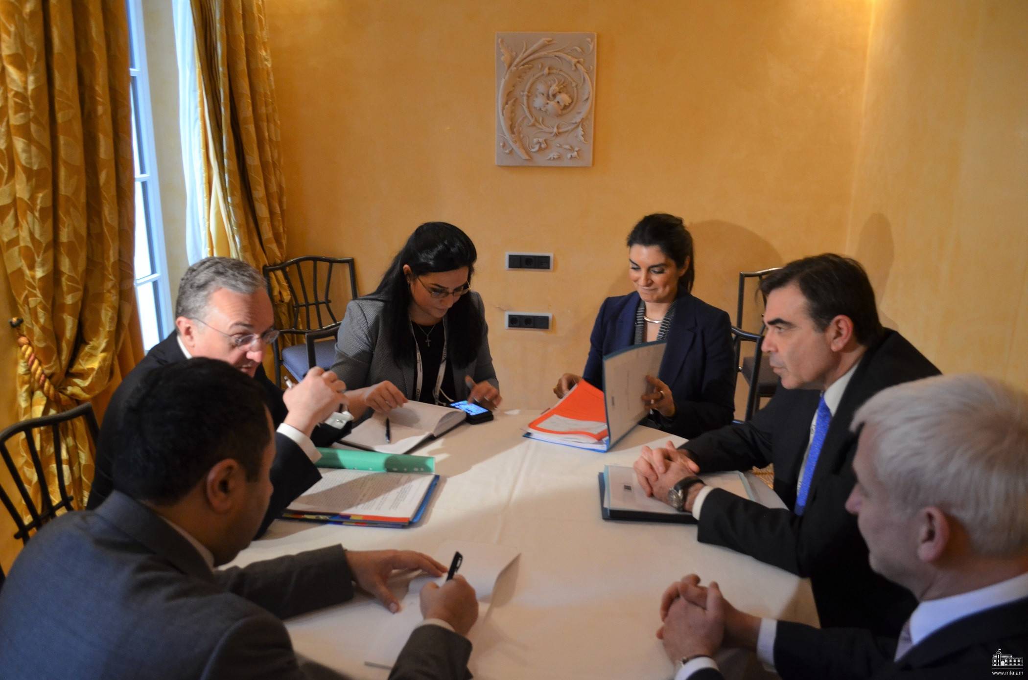 Զոհրաբ Մնացականյանը հանդիպել է Եվրահանձնաժողովի փոխնախագահի հետ