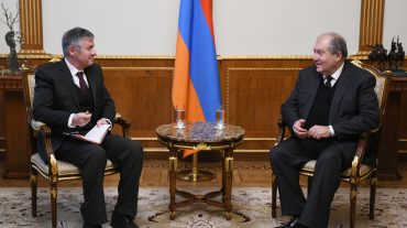 Նախագահը ԱԶԲ հայաստանյան գրասենյակի տնօրենի հետ քննարկել է ՀՀ-ում իրականացվող համատեղ ծրագրերը