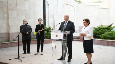 Նախագահը հանդիպել է Հայկական միջազգային լուսանկարչական փառատոնի հիմնադիր Տաթև Մնացականյանի հետ
