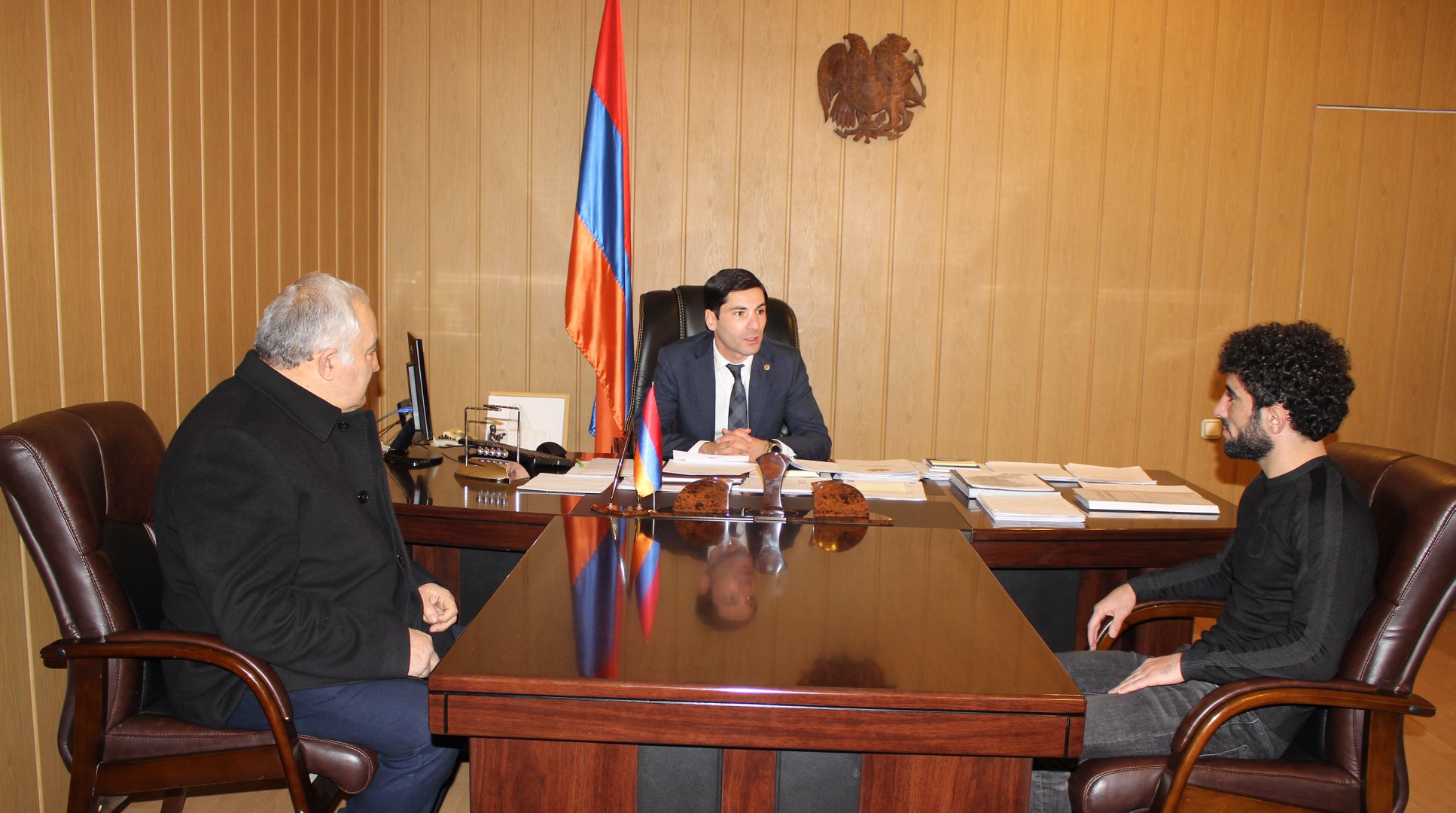 Արարատի մարզպետն ընդունել է ըմբշամարտիկ Գևորգ Ղարիբյանին