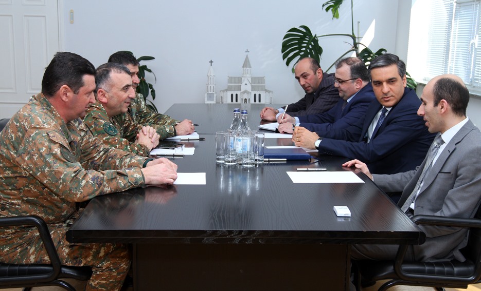 Արցախի ՊԲ հրամանատարն ընդունել է Արման Թաթոյանին