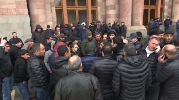 Ո՞րն է ավտոներկրողների պահանջը. բողոքի ակցիա կառավարության դիմաց