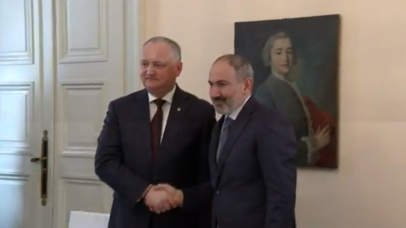 Նիկոլ Փաշինյանը հանդիպում է Մոլդովայի նախագահ Իգոր Դոդոնի հետ